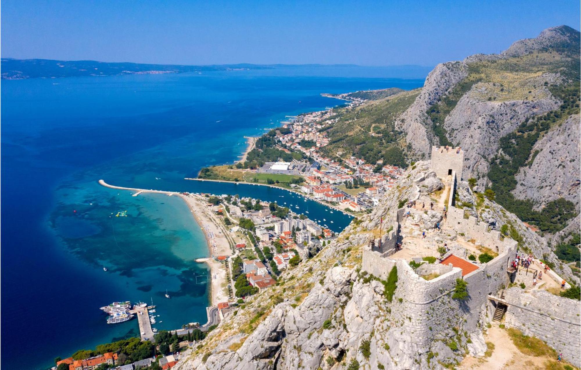 Gorgeous Apartment In Omis With Kitchen Exterior foto